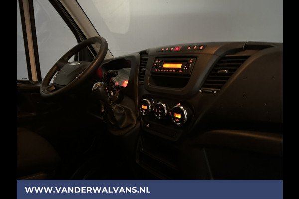 Iveco Daily 35C14V 136pk L2H2 Dubbel Lucht Euro6 Airco | 3500kg trekhaak | Cruisecontrol | Chauffeursstoel Bijrijdersbank