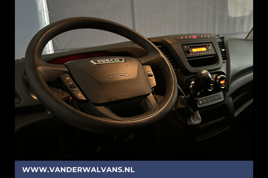 Iveco Daily 35C14V 136pk L2H2 Dubbel Lucht Euro6 Airco | 3500kg trekhaak | Cruisecontrol | Chauffeursstoel Bijrijdersbank