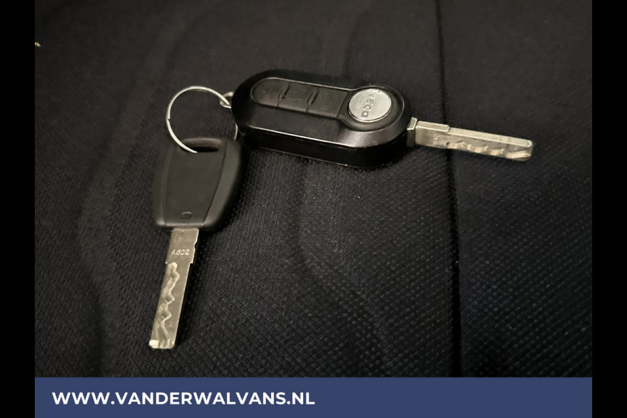 Iveco Daily 35C14V 136pk L2H2 Dubbel Lucht Euro6 Airco | 3500kg trekhaak | Cruisecontrol | Chauffeursstoel Bijrijdersbank