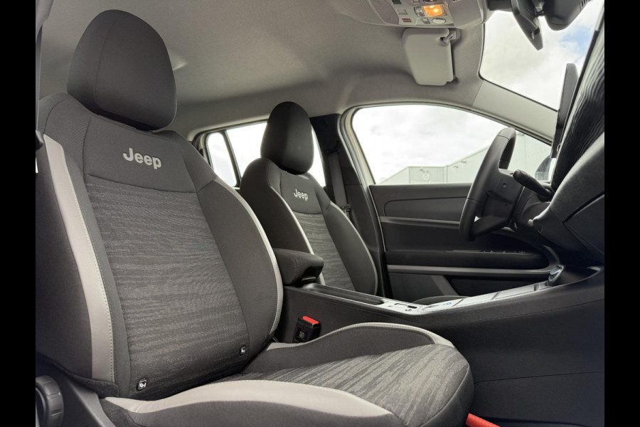 Jeep Avenger Longitude 54 kWh | Navi | Carplay | Stoelverwarming |