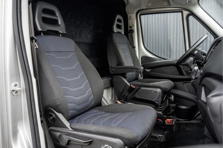 Iveco Daily 50C18 | Glasresteel | Automaat | 180 PK | Camera | Navigatie | Cruise | Airco | Tachograaf | Euro 6