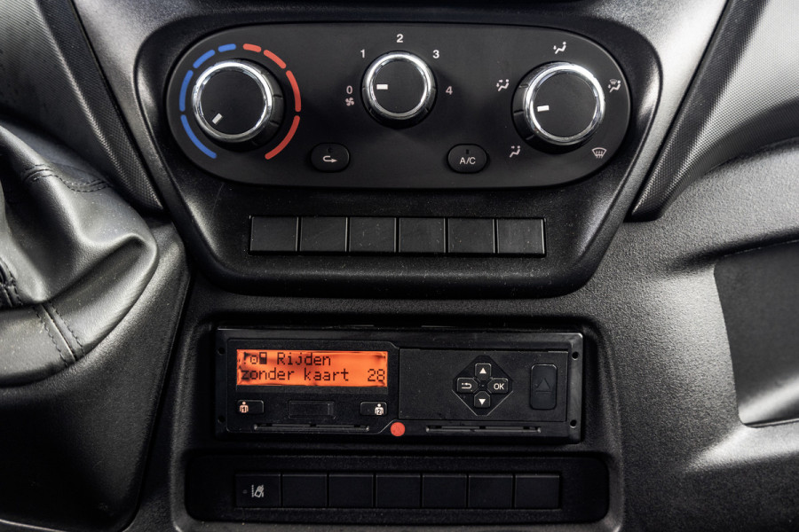 Iveco Daily 50C18 | Glasresteel | Automaat | 180 PK | Camera | Navigatie | Cruise | Airco | Tachograaf | Euro 6