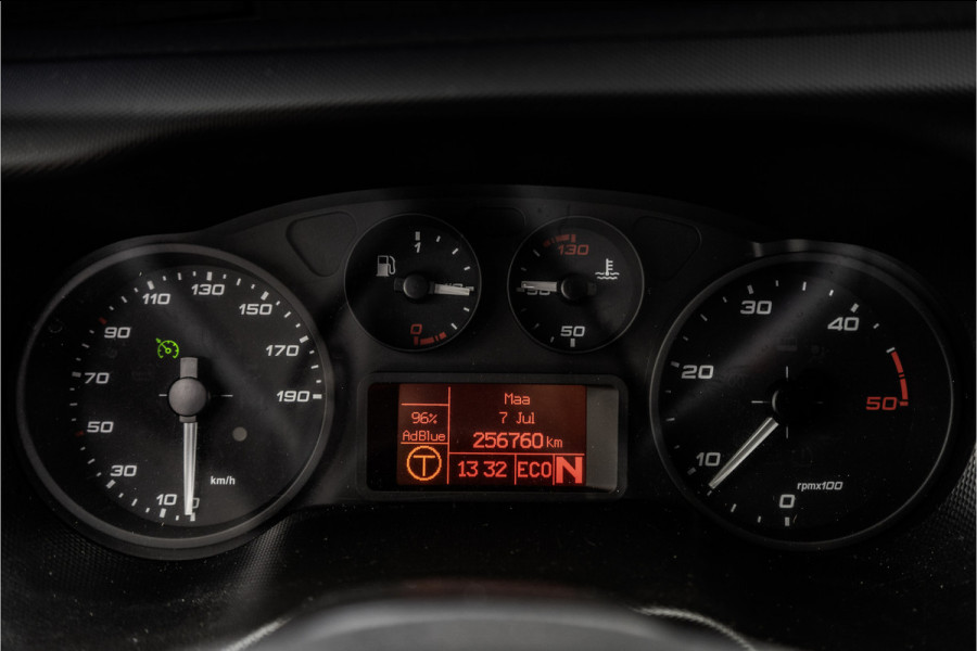 Iveco Daily 50C18 | Glasresteel | Automaat | 180 PK | Camera | Navigatie | Cruise | Airco | Tachograaf | Euro 6