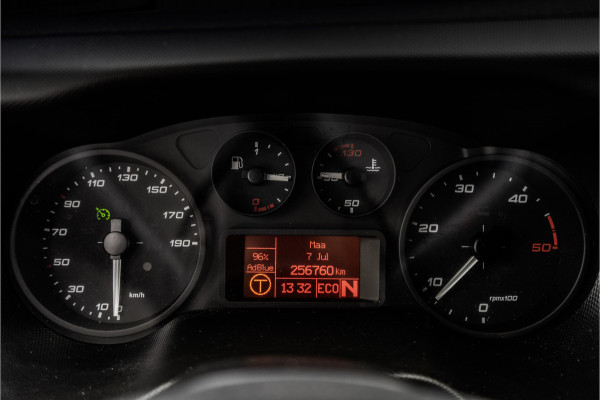 Iveco Daily 50C18 | Glasresteel | Automaat | 180 PK | Camera | Navigatie | Cruise | Airco | Tachograaf | Euro 6