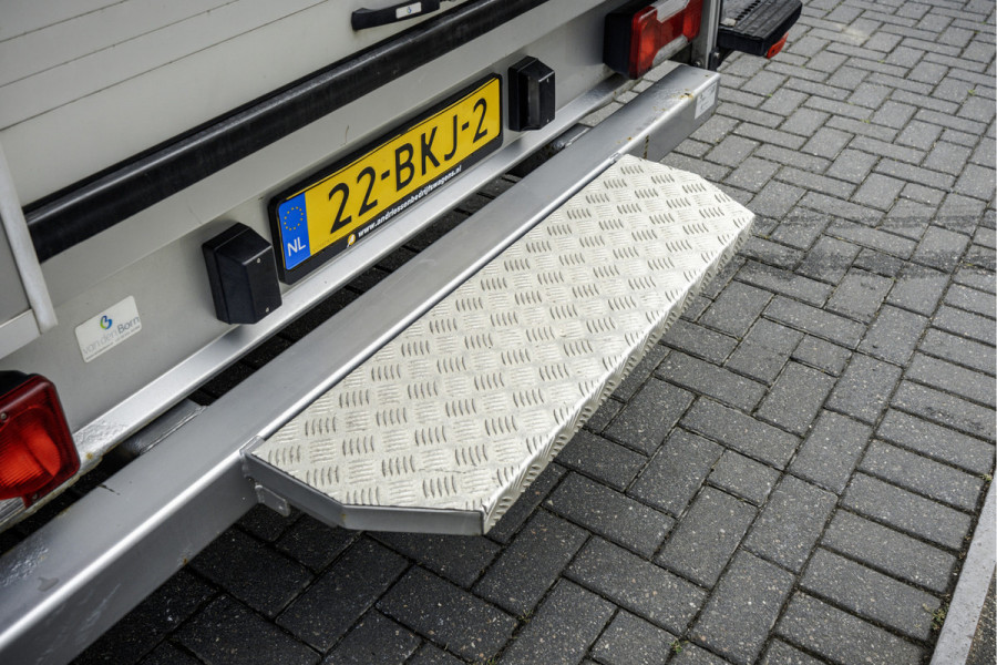 Iveco Daily 50C18 | Glasresteel | Automaat | 180 PK | Camera | Navigatie | Cruise | Airco | Tachograaf | Euro 6