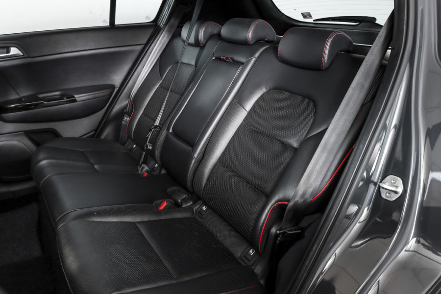 Kia Sportage 1.6 T-GDI 177 PK GT-Line - automaat | S/K-Panodak | Cruise | PDC | Camera | NAV+App. Connect | ECC | LM 19" |