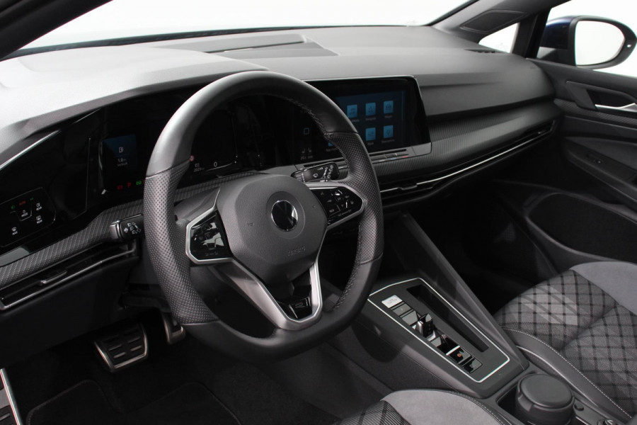 Volkswagen Golf 1.5 eTSI DSG R-Line | DEMO ! | Navigatie | Climate Control | Adaptive cruise control | Dab | Led | Stoel en Stuurverwarming