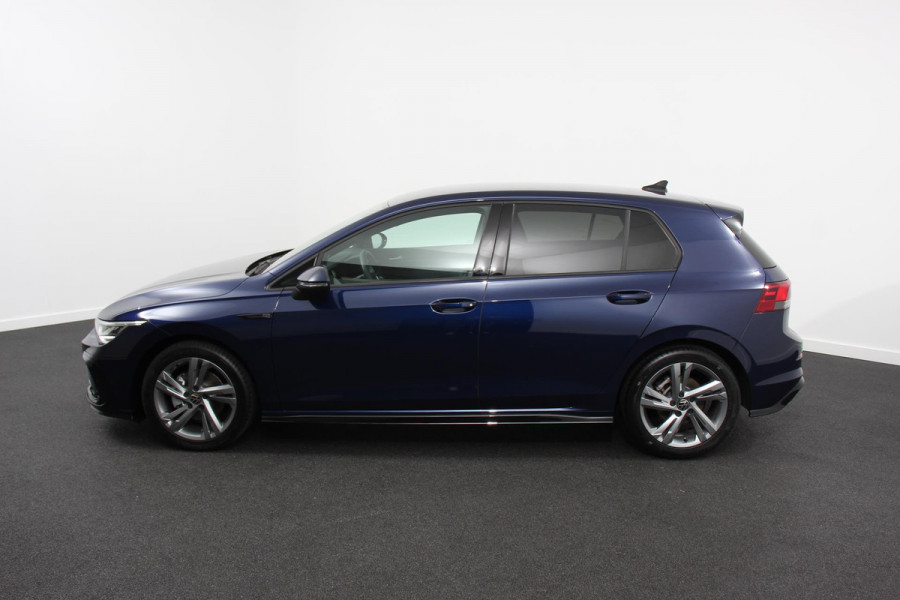 Volkswagen Golf 1.5 eTSI DSG R-Line | DEMO ! | Navigatie | Climate Control | Adaptive cruise control | Dab | Led | Stoel en Stuurverwarming