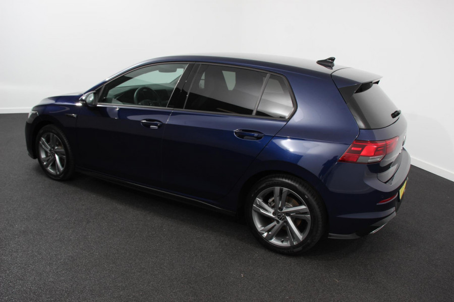 Volkswagen Golf 1.5 eTSI DSG R-Line | DEMO ! | Navigatie | Climate Control | Adaptive cruise control | Dab | Led | Stoel en Stuurverwarming