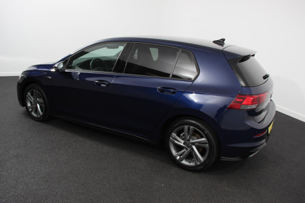 Volkswagen Golf 1.5 eTSI DSG R-Line | DEMO ! | Navigatie | Climate Control | Adaptive cruise control | Dab | Led | Stoel en Stuurverwarming