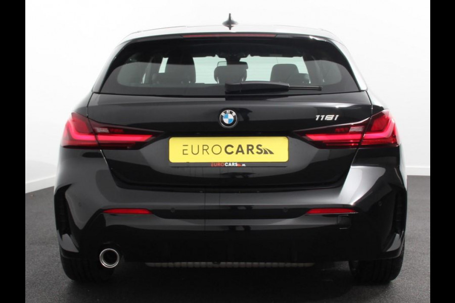 BMW 1-serie 118i M-Sport Climate Control Adeptive cruise control Stoelverwarming LED Parkeersensoren Apple carplay / Andriod auto