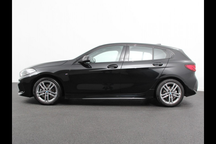 BMW 1-serie 118i M-Sport Climate Control Adeptive cruise control Stoelverwarming LED Parkeersensoren Apple carplay / Andriod auto