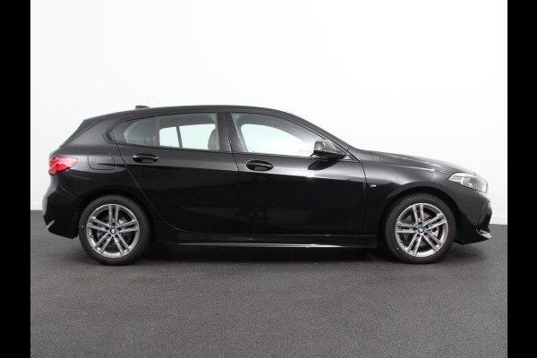 BMW 1-serie 118i M-Sport Climate Control Adeptive cruise control Stoelverwarming LED Parkeersensoren Apple carplay / Andriod auto