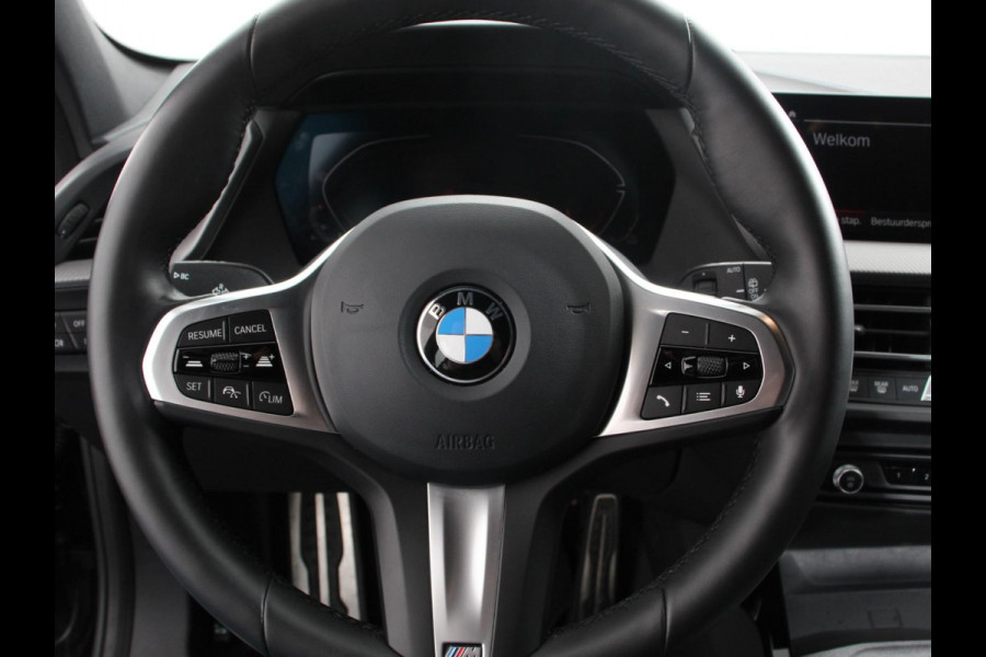 BMW 1-serie 118i M-Sport Climate Control Adeptive cruise control Stoelverwarming LED Parkeersensoren Apple carplay / Andriod auto