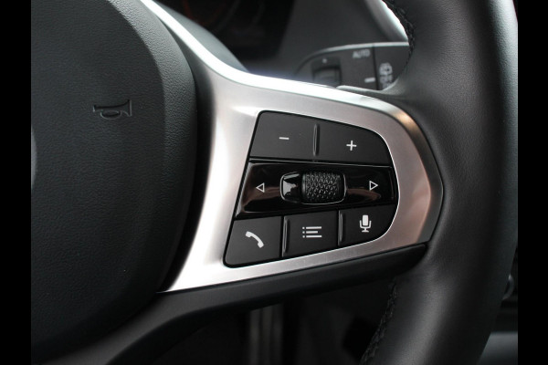 BMW 1-serie 118i M-Sport Climate Control Adeptive cruise control Stoelverwarming LED Parkeersensoren Apple carplay / Andriod auto