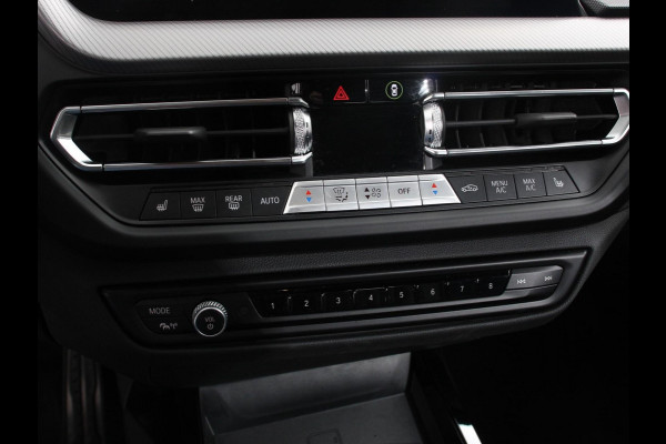 BMW 1-serie 118i M-Sport Climate Control Adeptive cruise control Stoelverwarming LED Parkeersensoren Apple carplay / Andriod auto