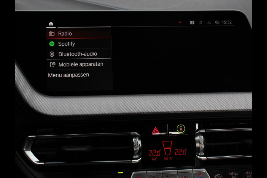 BMW 1-serie 118i M-Sport Climate Control Adeptive cruise control Stoelverwarming LED Parkeersensoren Apple carplay / Andriod auto