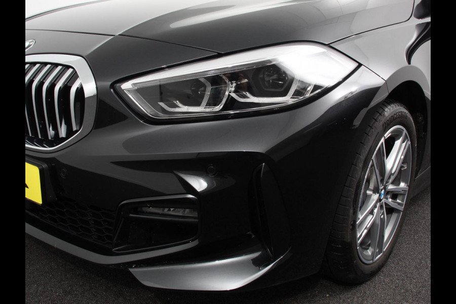 BMW 1-serie 118i M-Sport Climate Control Adeptive cruise control Stoelverwarming LED Parkeersensoren Apple carplay / Andriod auto