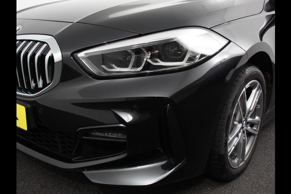BMW 1-serie 118i M-Sport Climate Control Adeptive cruise control Stoelverwarming LED Parkeersensoren Apple carplay / Andriod auto