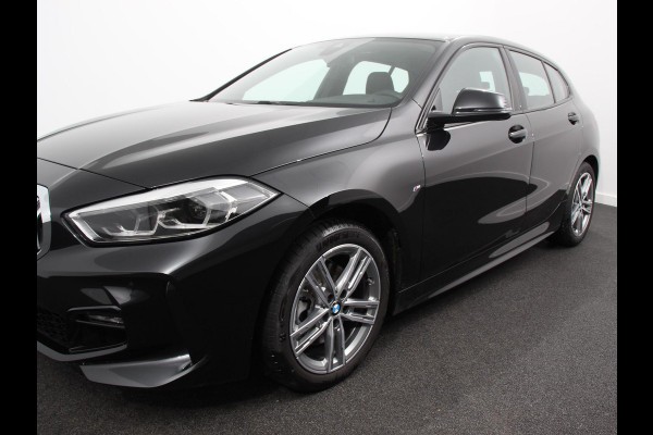 BMW 1-serie 118i M-Sport Climate Control Adeptive cruise control Stoelverwarming LED Parkeersensoren Apple carplay / Andriod auto
