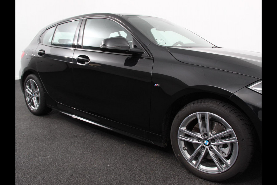 BMW 1-serie 118i M-Sport Climate Control Adeptive cruise control Stoelverwarming LED Parkeersensoren Apple carplay / Andriod auto