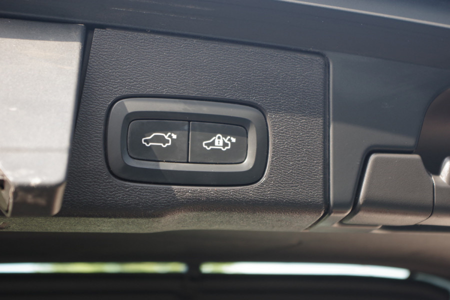 Volvo XC60 2.0 T6 Plug-in Hybrid AWD 350 PK Inscription Expression, Leder, Panoramadak, Camera,