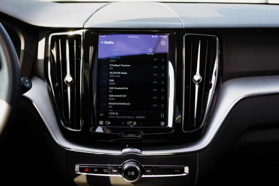 Volvo XC60 2.0 T6 Plug-in Hybrid AWD 350 PK Inscription Expression, Leder, Panoramadak, Camera,