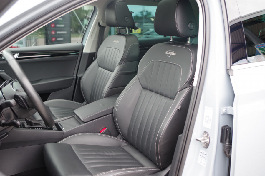 Škoda Superb Combi 1.4 TSI iV Laurin & Klement 218 PK PHEV, Leder, Panoramadak, Trekhaak, DCC,