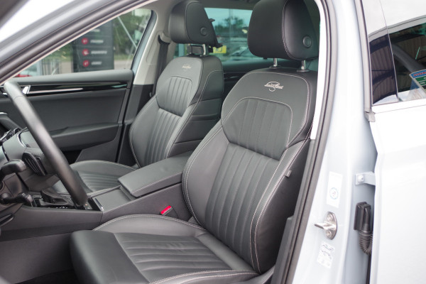 Škoda Superb Combi 1.4 TSI iV Laurin & Klement 218 PK PHEV, Leder, Panoramadak, Trekhaak, DCC,