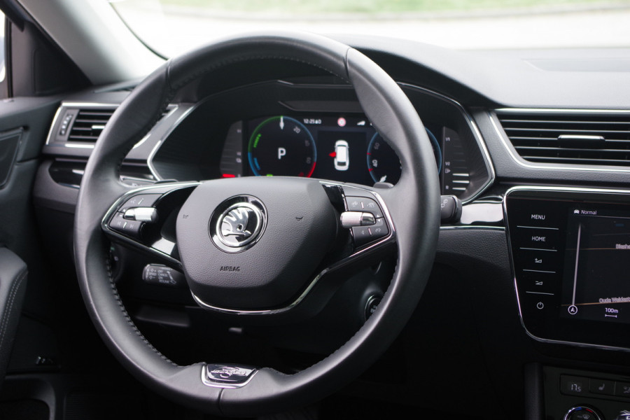 Škoda Superb Combi 1.4 TSI iV Laurin & Klement 218 PK PHEV, Leder, Panoramadak, Trekhaak, DCC,