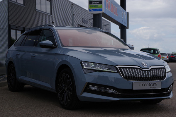 Škoda Superb Combi 1.4 TSI iV Laurin & Klement 218 PK PHEV, Leder, Panoramadak, Trekhaak, DCC,
