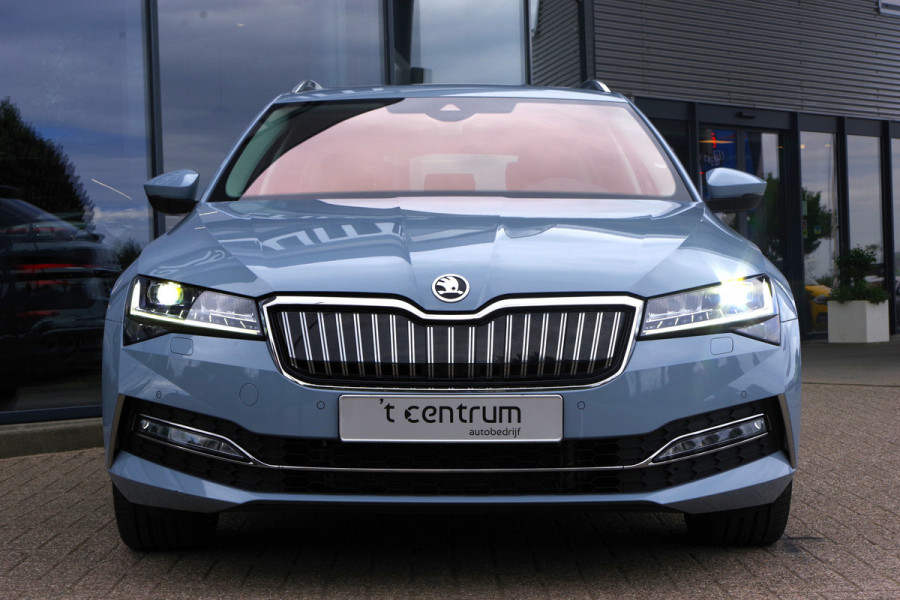Škoda Superb Combi 1.4 TSI iV Laurin & Klement 218 PK PHEV, Leder, Panoramadak, Trekhaak, DCC,