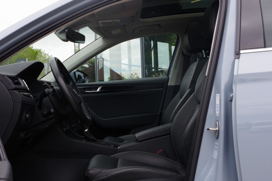 Škoda Superb Combi 1.4 TSI iV Laurin & Klement 218 PK PHEV, Leder, Panoramadak, Trekhaak, DCC,
