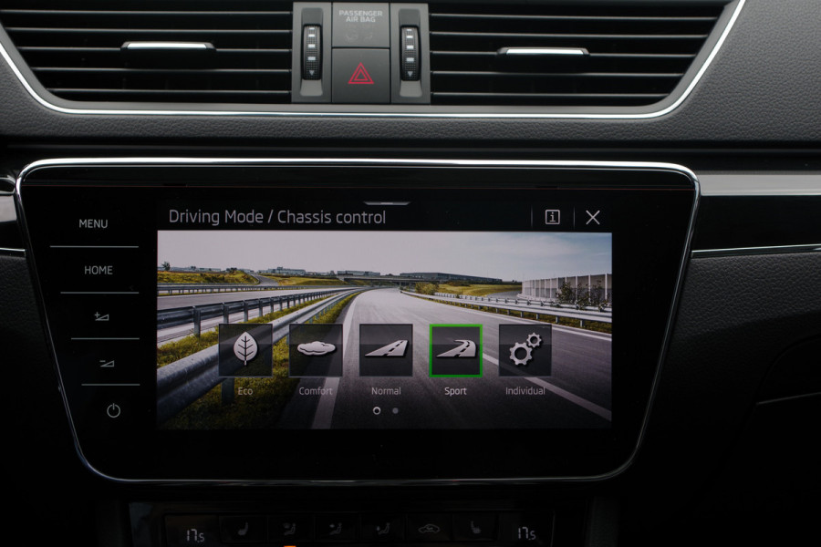Škoda Superb Combi 1.4 TSI iV Laurin & Klement 218 PK PHEV, Leder, Panoramadak, Trekhaak, DCC,