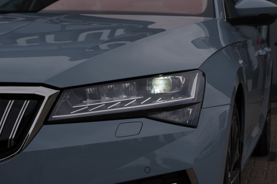 Škoda Superb Combi 1.4 TSI iV Laurin & Klement 218 PK PHEV, Leder, Panoramadak, Trekhaak, DCC,