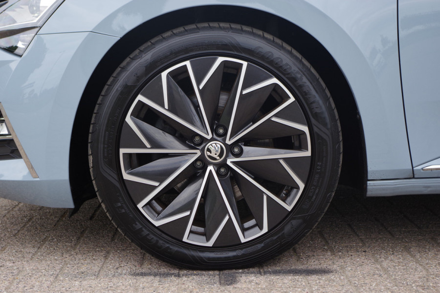 Škoda Superb Combi 1.4 TSI iV Laurin & Klement 218 PK PHEV, Leder, Panoramadak, Trekhaak, DCC,