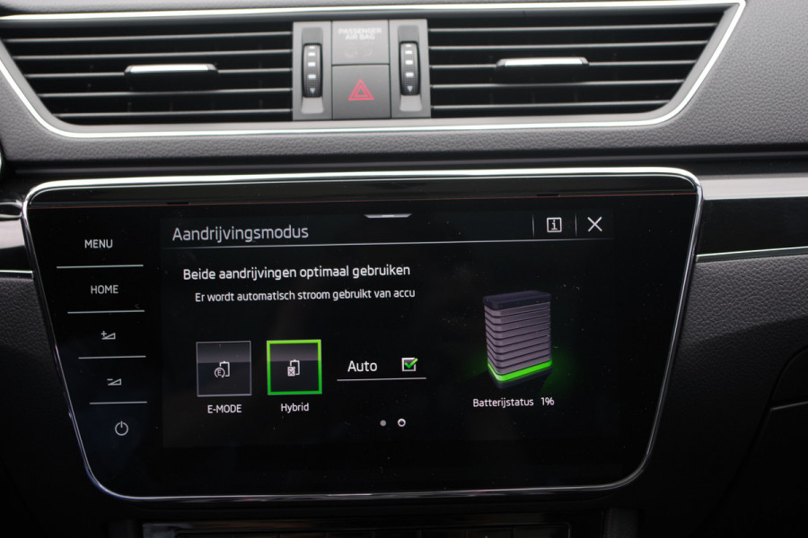 Škoda Superb Combi 1.4 TSI iV Laurin & Klement 218 PK PHEV, Leder, Panoramadak, Trekhaak, DCC,