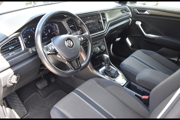 Volkswagen T-Roc 1.5 TSI Style Automaat / Navigatie / Adap. Cruise / Trekhaak / Camera / PDC v+a / 17" LM