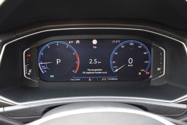 Volkswagen T-Roc 1.5 TSI Style Automaat / Navigatie / Adap. Cruise / Trekhaak / Camera / PDC v+a / 17" LM