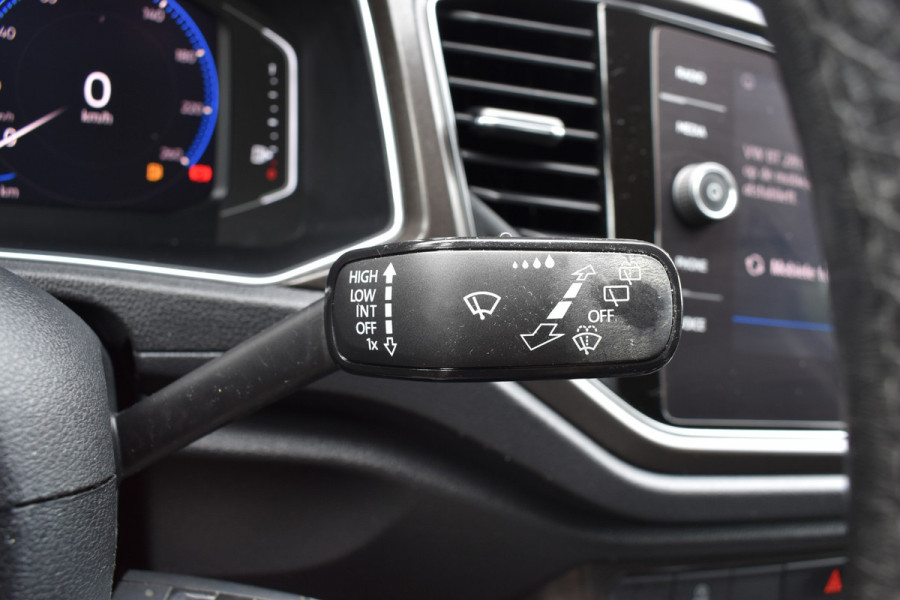 Volkswagen T-Roc 1.5 TSI Style Automaat / Navigatie / Adap. Cruise / Trekhaak / Camera / PDC v+a / 17" LM