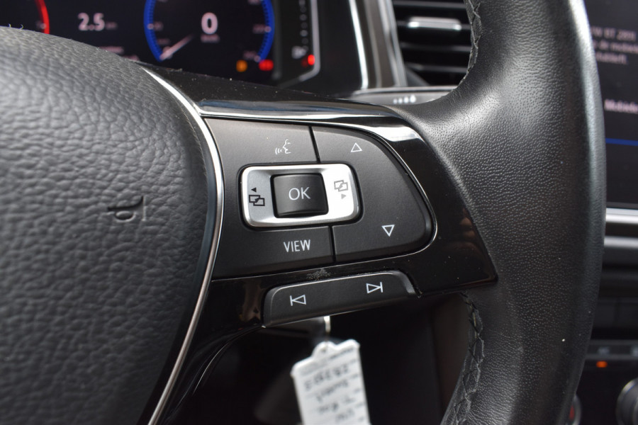 Volkswagen T-Roc 1.5 TSI Style Automaat / Navigatie / Adap. Cruise / Trekhaak / Camera / PDC v+a / 17" LM