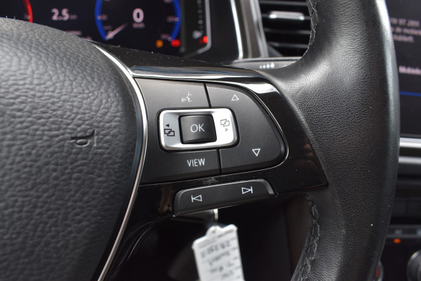 Volkswagen T-Roc 1.5 TSI Style Automaat / Navigatie / Adap. Cruise / Trekhaak / Camera / PDC v+a / 17" LM
