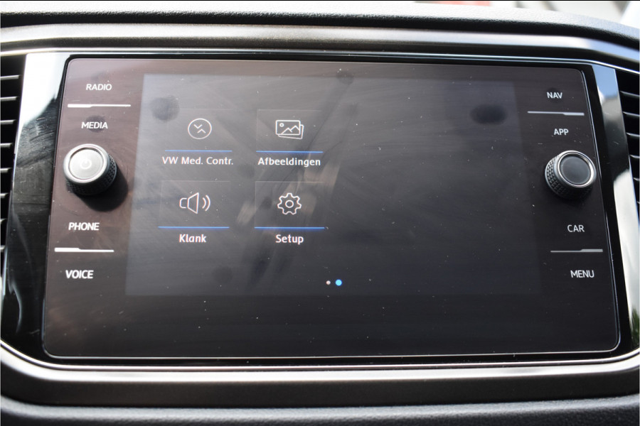 Volkswagen T-Roc 1.5 TSI Style Automaat / Navigatie / Adap. Cruise / Trekhaak / Camera / PDC v+a / 17" LM