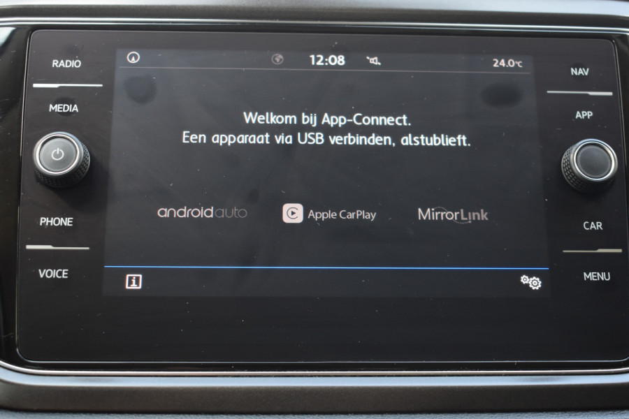 Volkswagen T-Roc 1.5 TSI Style Automaat / Navigatie / Adap. Cruise / Trekhaak / Camera / PDC v+a / 17" LM