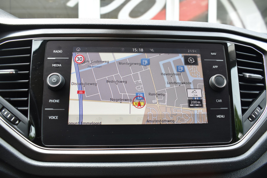 Volkswagen T-Roc 1.5 TSI Style Automaat / Navigatie / Adap. Cruise / Trekhaak / Camera / PDC v+a / 17" LM