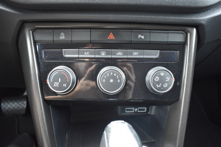 Volkswagen T-Roc 1.5 TSI Style Automaat / Navigatie / Adap. Cruise / Trekhaak / Camera / PDC v+a / 17" LM