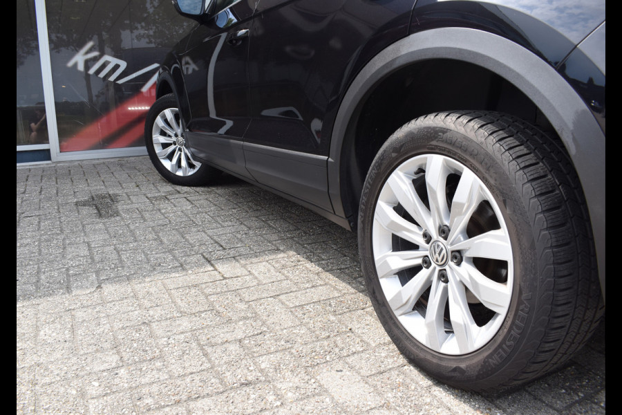 Volkswagen T-Roc 1.5 TSI Style Automaat / Navigatie / Adap. Cruise / Trekhaak / Camera / PDC v+a / 17" LM