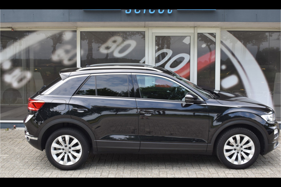 Volkswagen T-Roc 1.5 TSI Style Automaat / Navigatie / Adap. Cruise / Trekhaak / Camera / PDC v+a / 17" LM