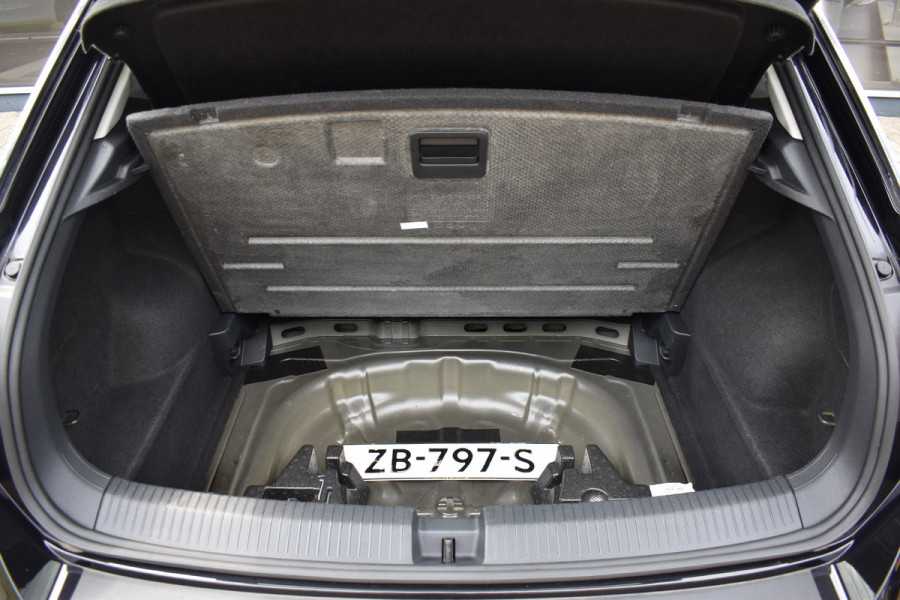 Volkswagen T-Roc 1.5 TSI Style Automaat / Navigatie / Adap. Cruise / Trekhaak / Camera / PDC v+a / 17" LM