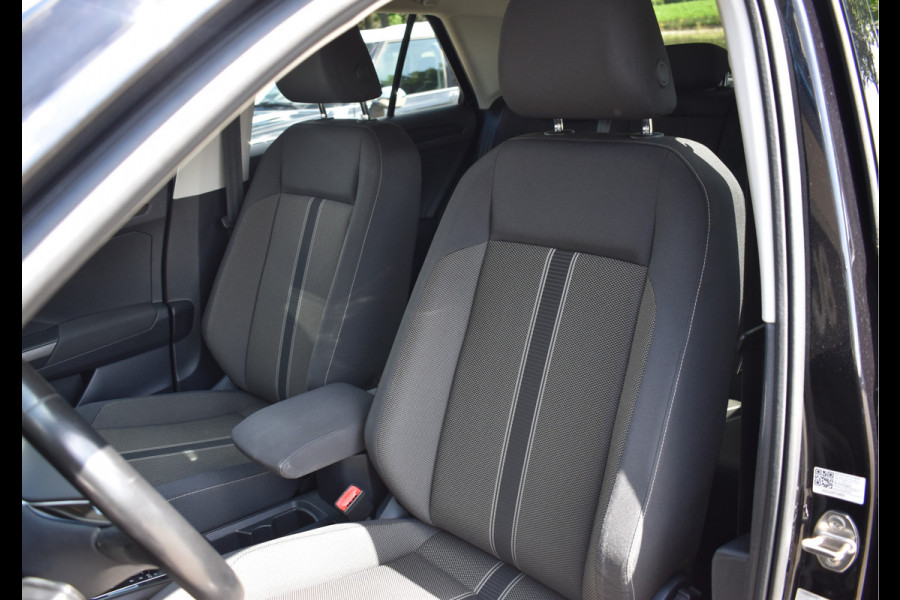 Volkswagen T-Roc 1.5 TSI Style Automaat / Navigatie / Adap. Cruise / Trekhaak / Camera / PDC v+a / 17" LM
